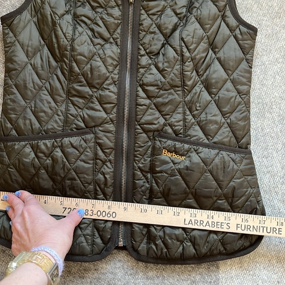Barbour Gilet Vest Sz 4 in Dark Olive. Classic! - Picture 11 of 12